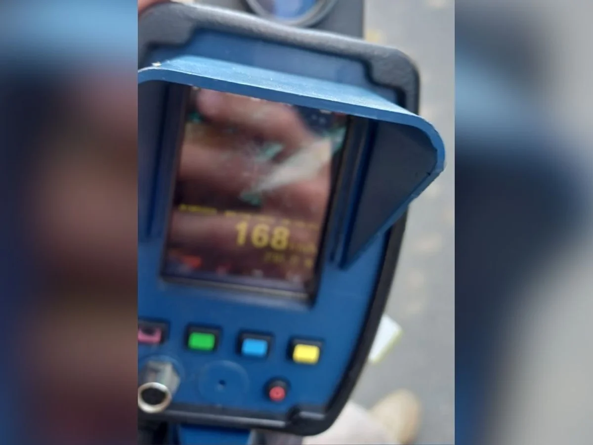 PRF flagra carro a 168 km/h na Rota dos Romeiros da Presidente Dutra