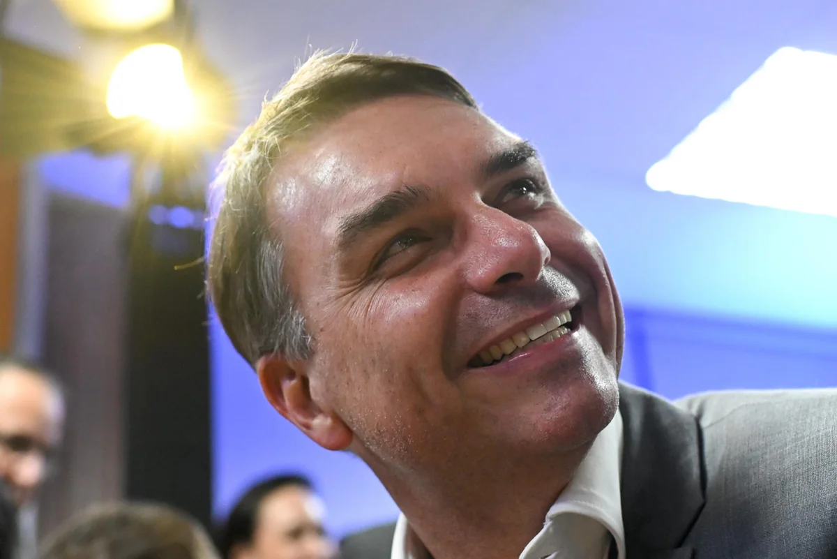 Senador e candidato a Presidencia da Republica, Flavio Bolsonaro, chega sede nacional do Republicanos em Brasilia metropoles