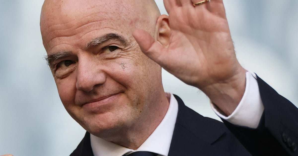 Jornal inglês revela salário não declarado de Infantino para bancar vida luxuosa em Miami
