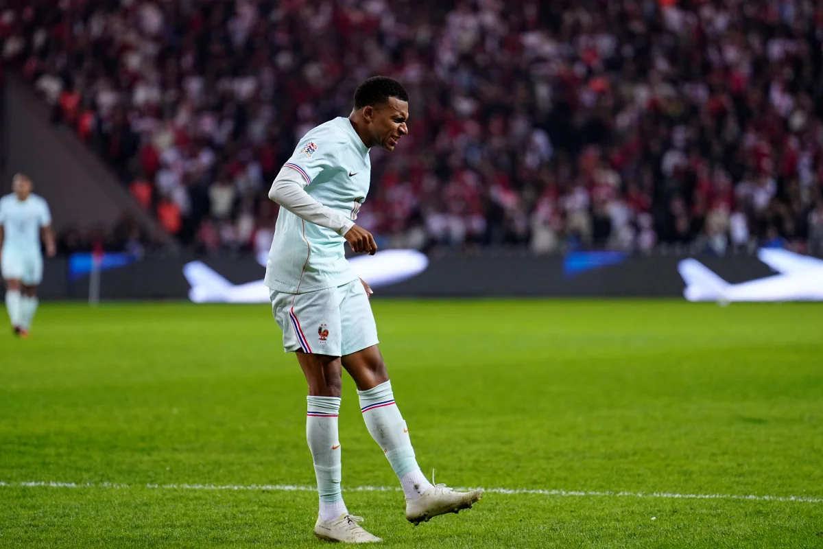 Mbappé deve desfalcar o Real por duas semanas devido a lesão no joelho
