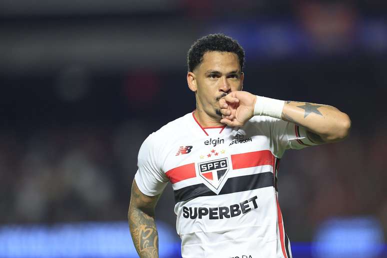 Clubes seguem com bets nas camisas em retorno do Brasileirão; saiba o motivo