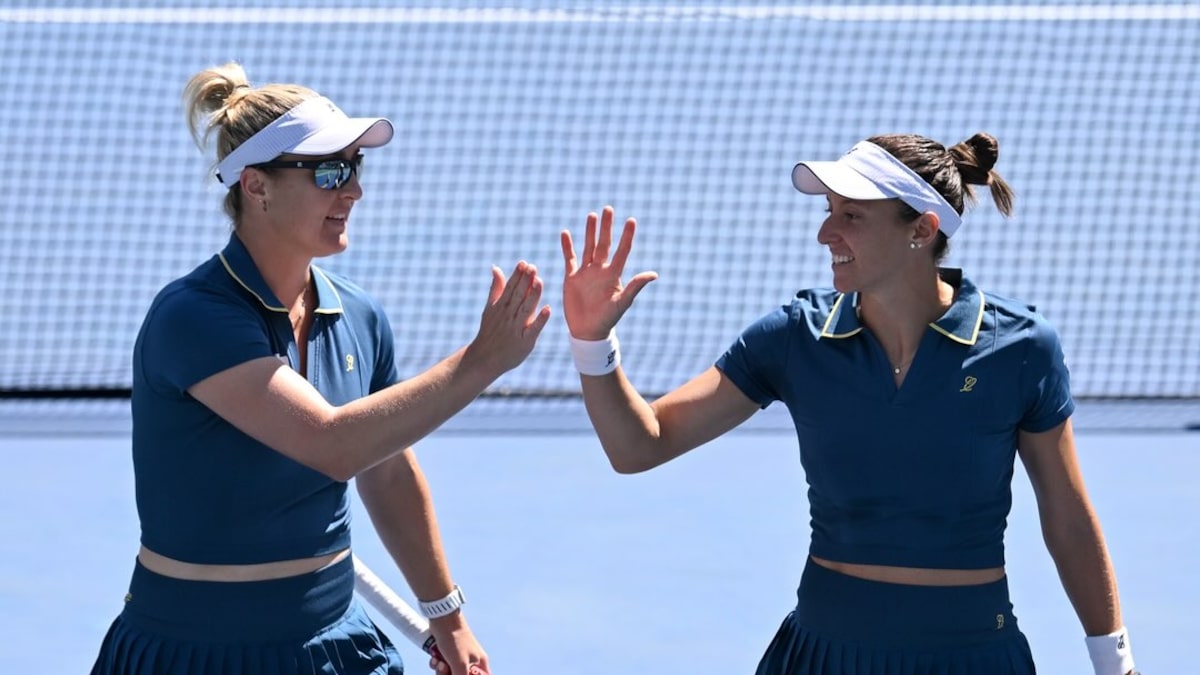 Luisa Stefani supera campeãs olímpicas e avança à semifinal de duplas em Pequim